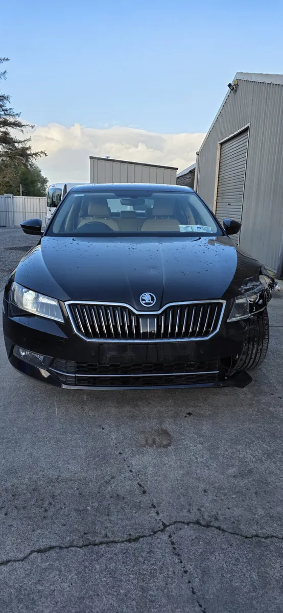 171 SKODA SUPERB DIESEL AUTO - Image 2