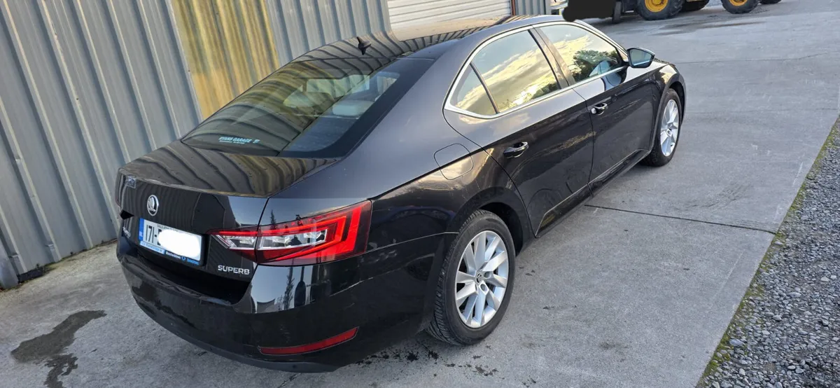 171 SKODA SUPERB DIESEL AUTO - Image 4