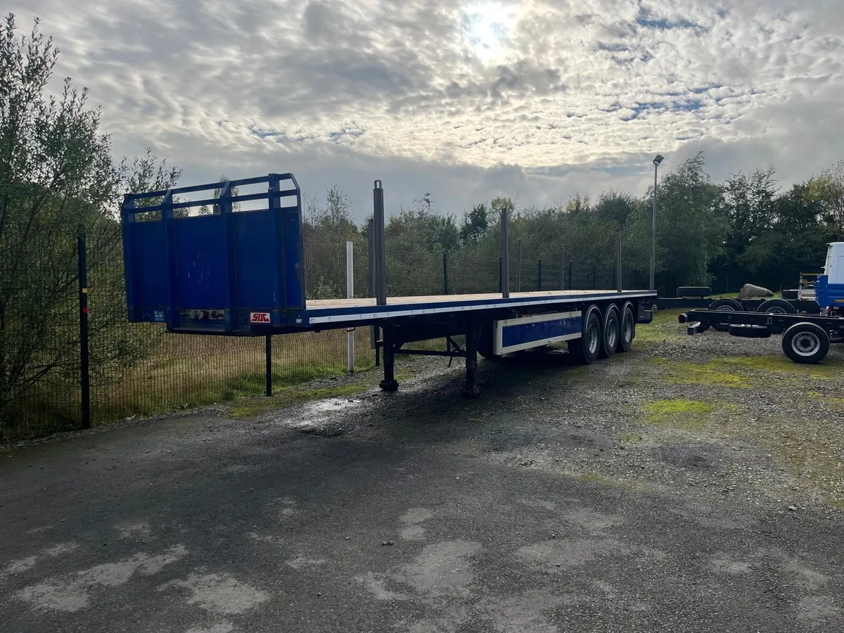 2016 SDC  FLAT TRAILER - Image 1