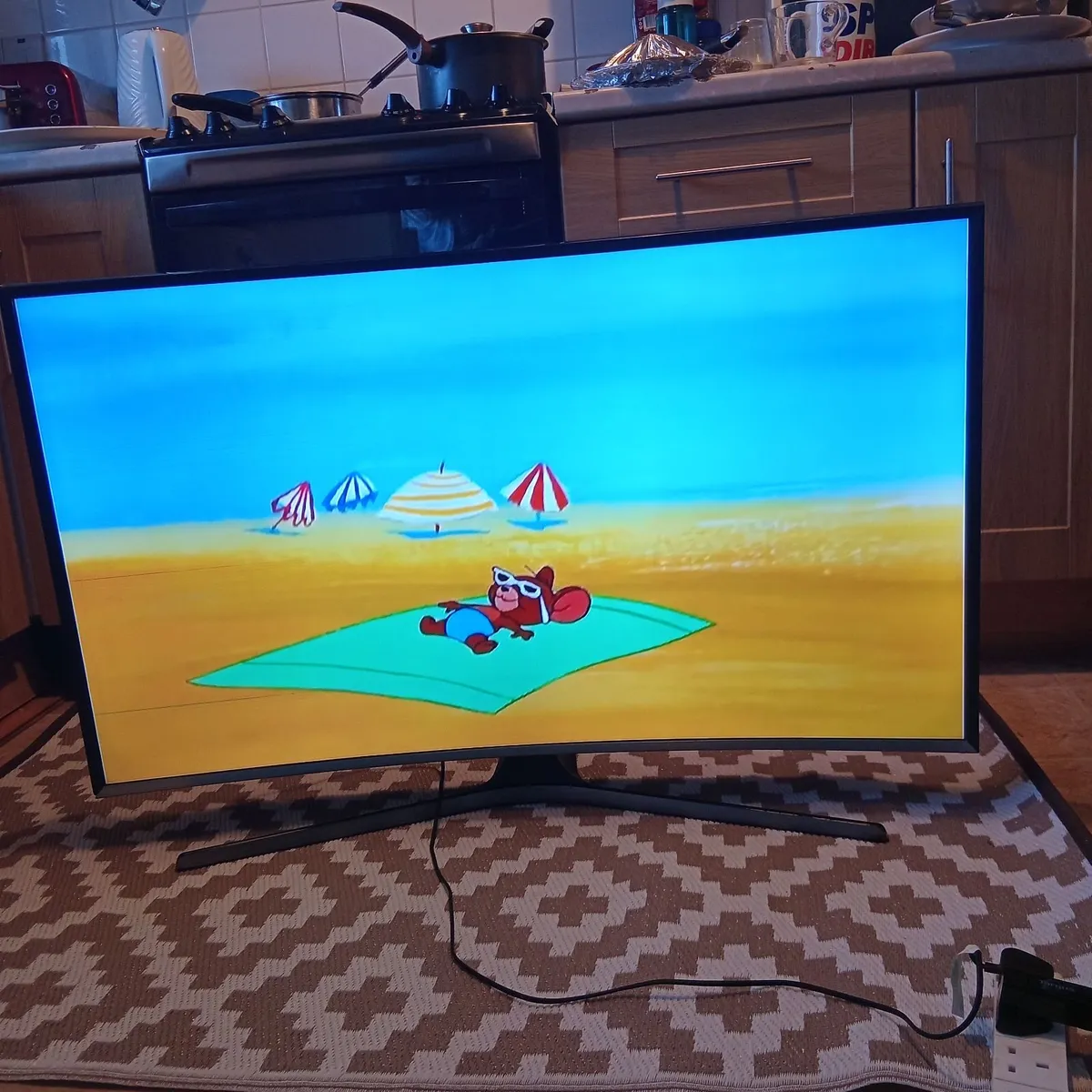 curved Samsung smart tv  55ins - Image 4