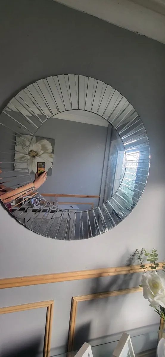 Hallway mirror and console table - Image 2