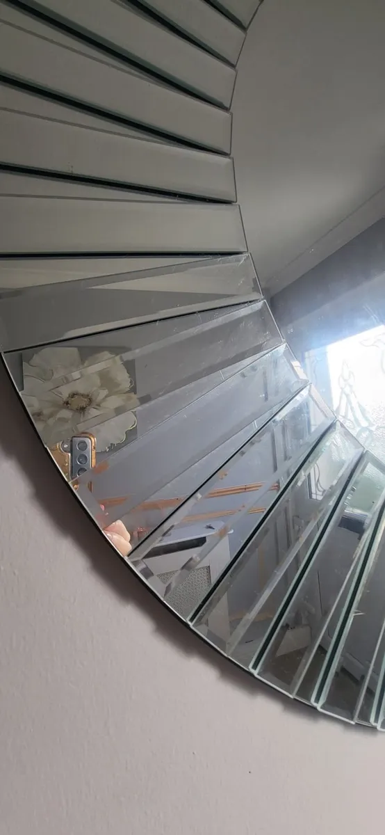 Hallway mirror and console table - Image 3