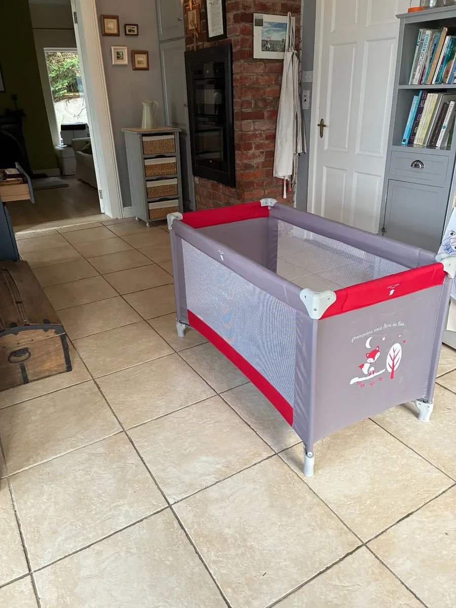 travel cot