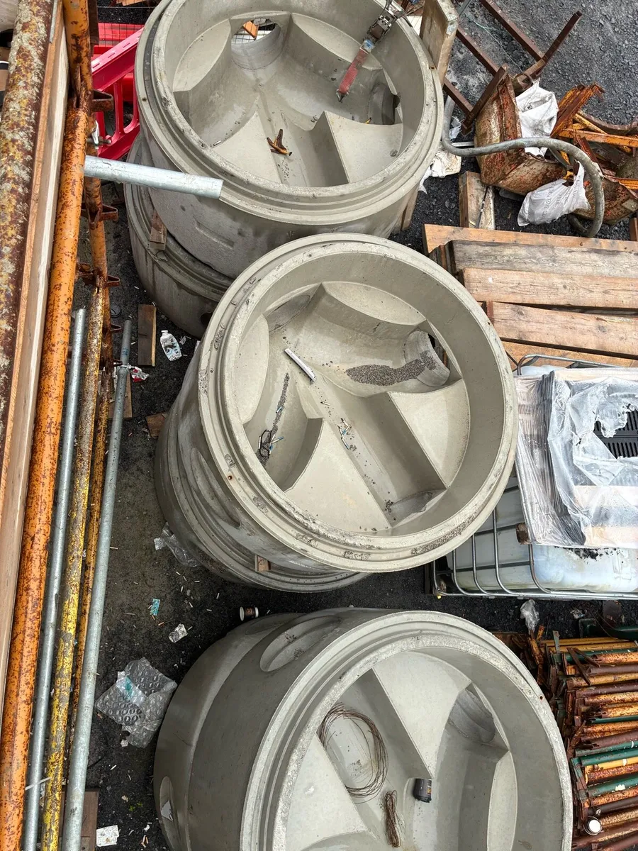 6 nr Concrete Manhole Base 9" Inlets