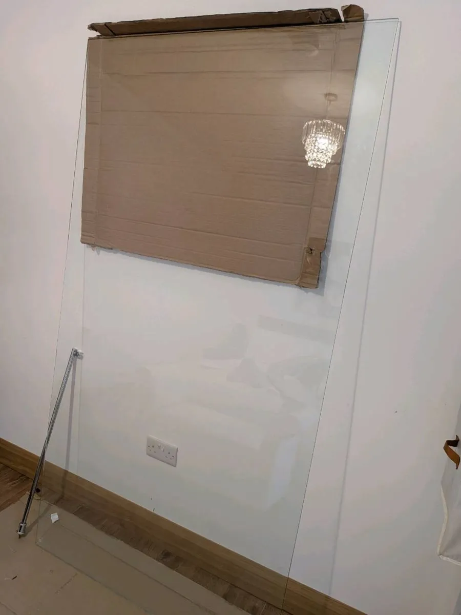 Static glass shower screen...1005 X2000,