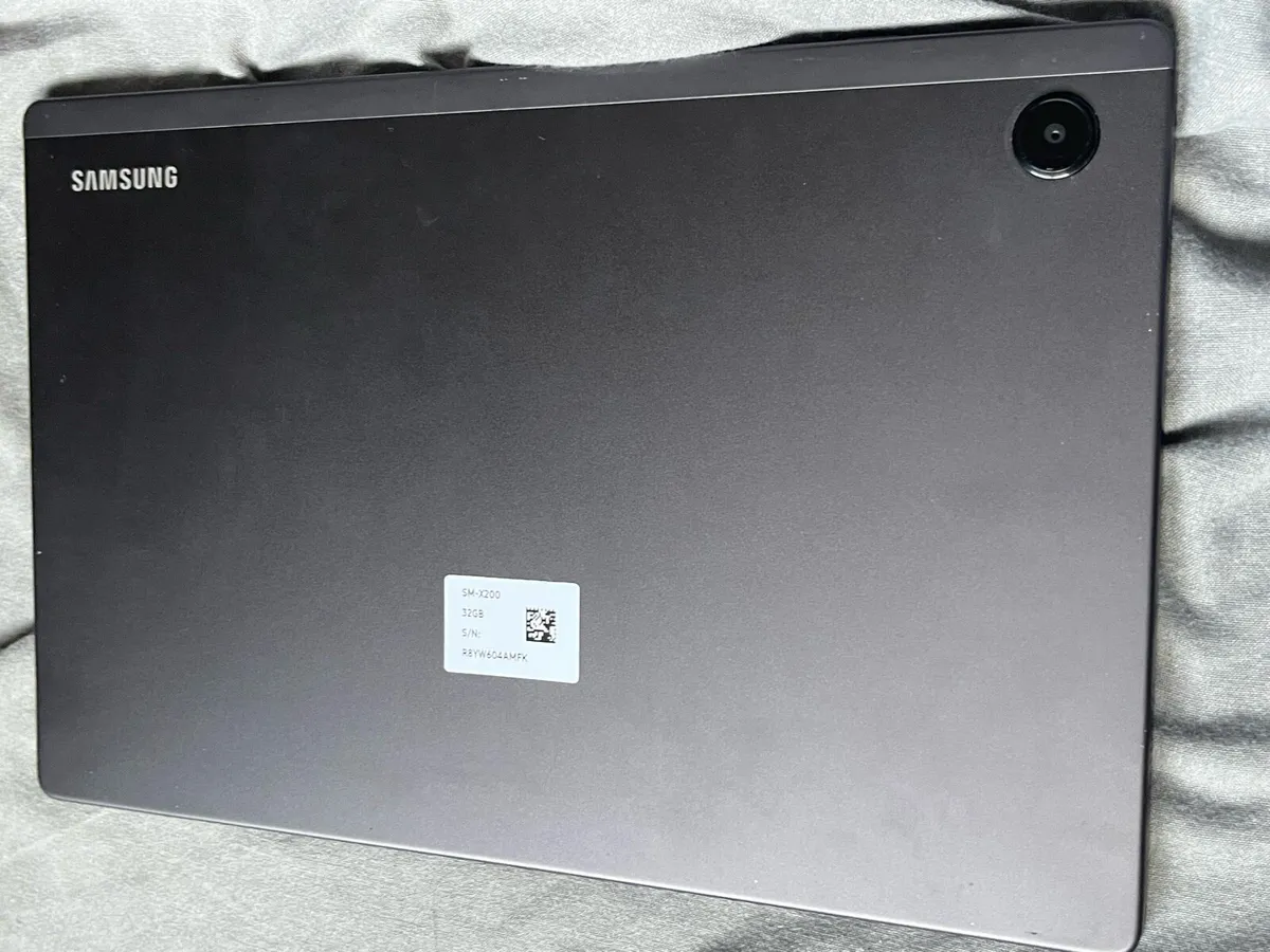 Samsung galaxy a8 tab like new condition with box - Image 4