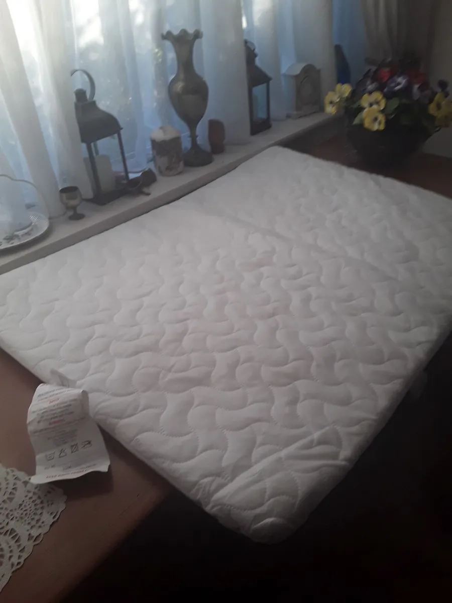 Hypoallergenic as new travel cot mattress - Image 1