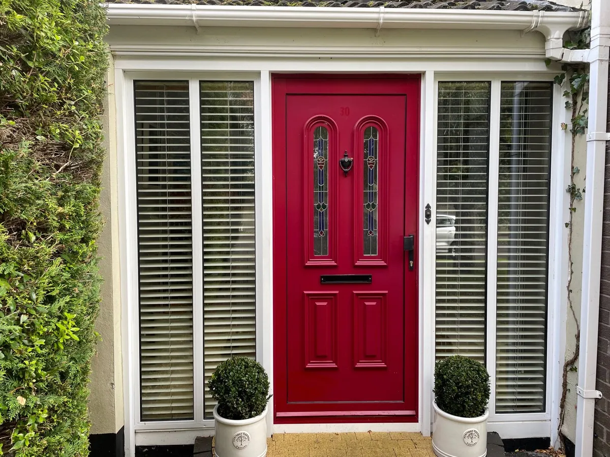 Aluminium front door and glass side panels - Image 2