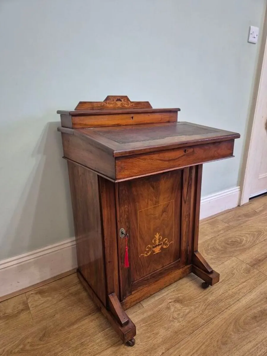 Inlaid walnut davenport desk and chair - Image 1
