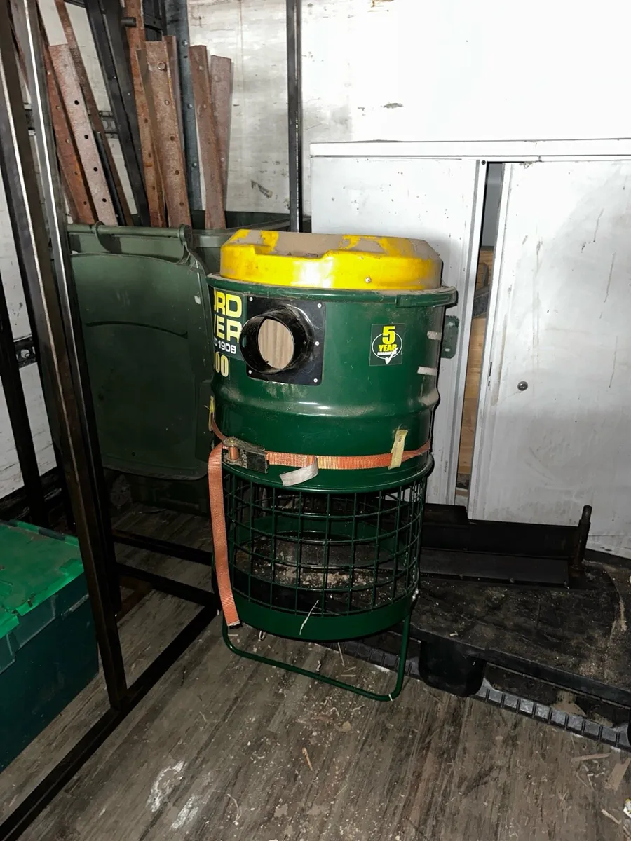 Record Wall-Mounted Extractor