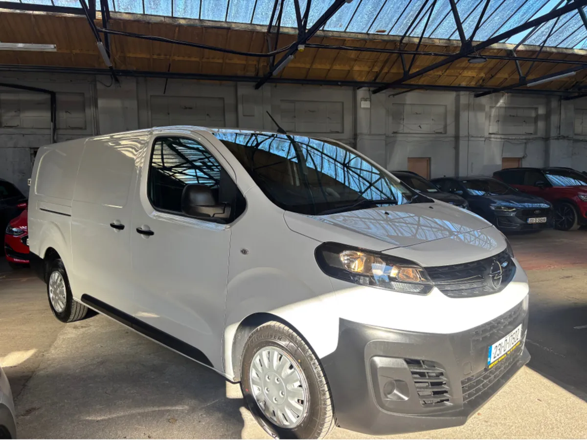 Opel Vivaro Lwb 3 seat 1.5 six speed €12804 THIS P - Image 1