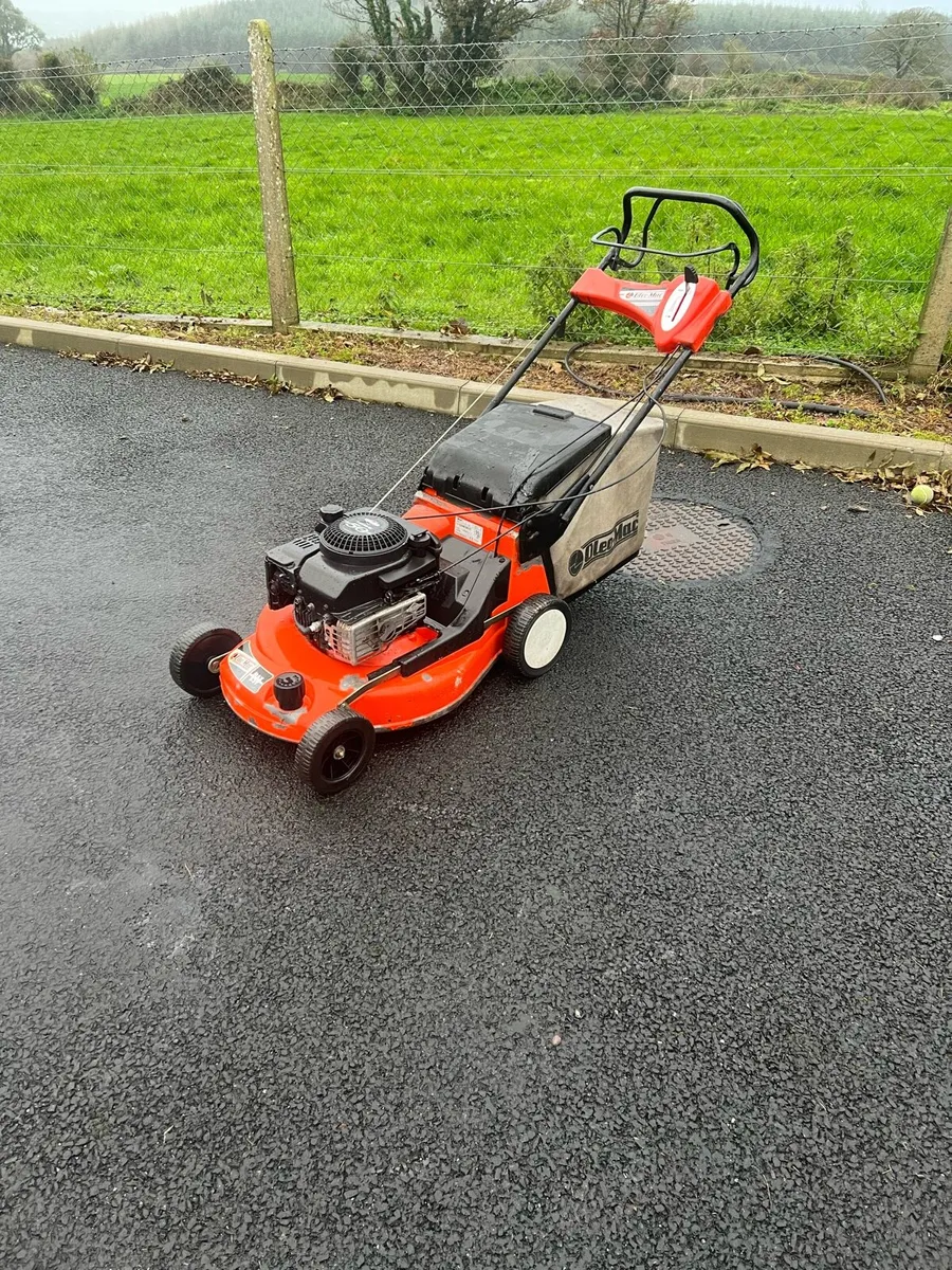 Oleo Mac self drive lawnmower - Image 2