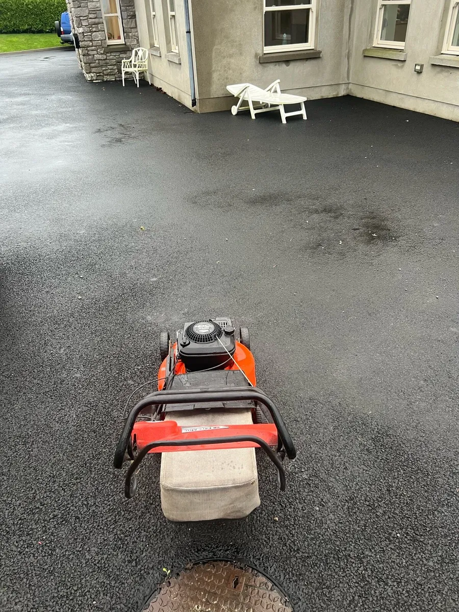 Oleo Mac self drive lawnmower - Image 4