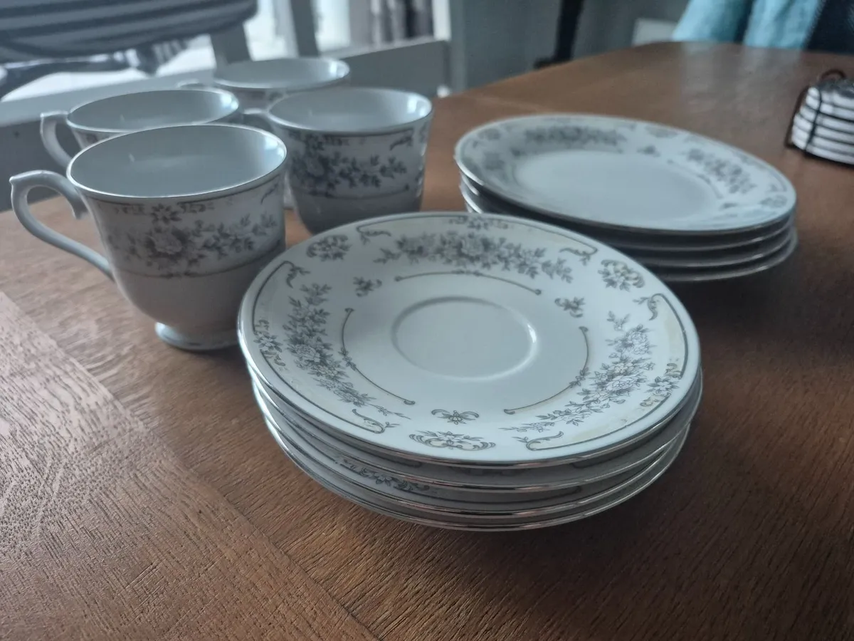 Vintage TRISA Porcelain Tea Set – 12 Pieces - Image 2