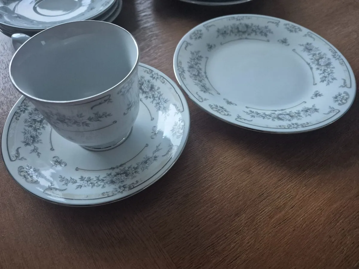 Vintage TRISA Porcelain Tea Set – 12 Pieces - Image 4