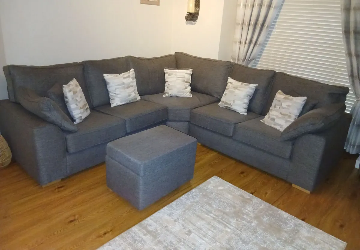 Large L shape couch, 2 seater and footstool - Image 1