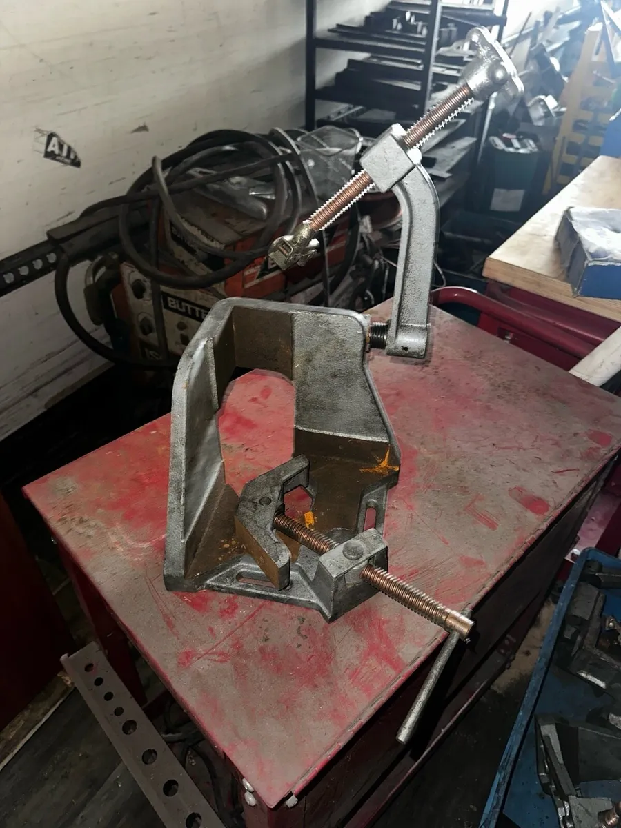 4 Heavy Duty cast iron welding angle/corner clamps