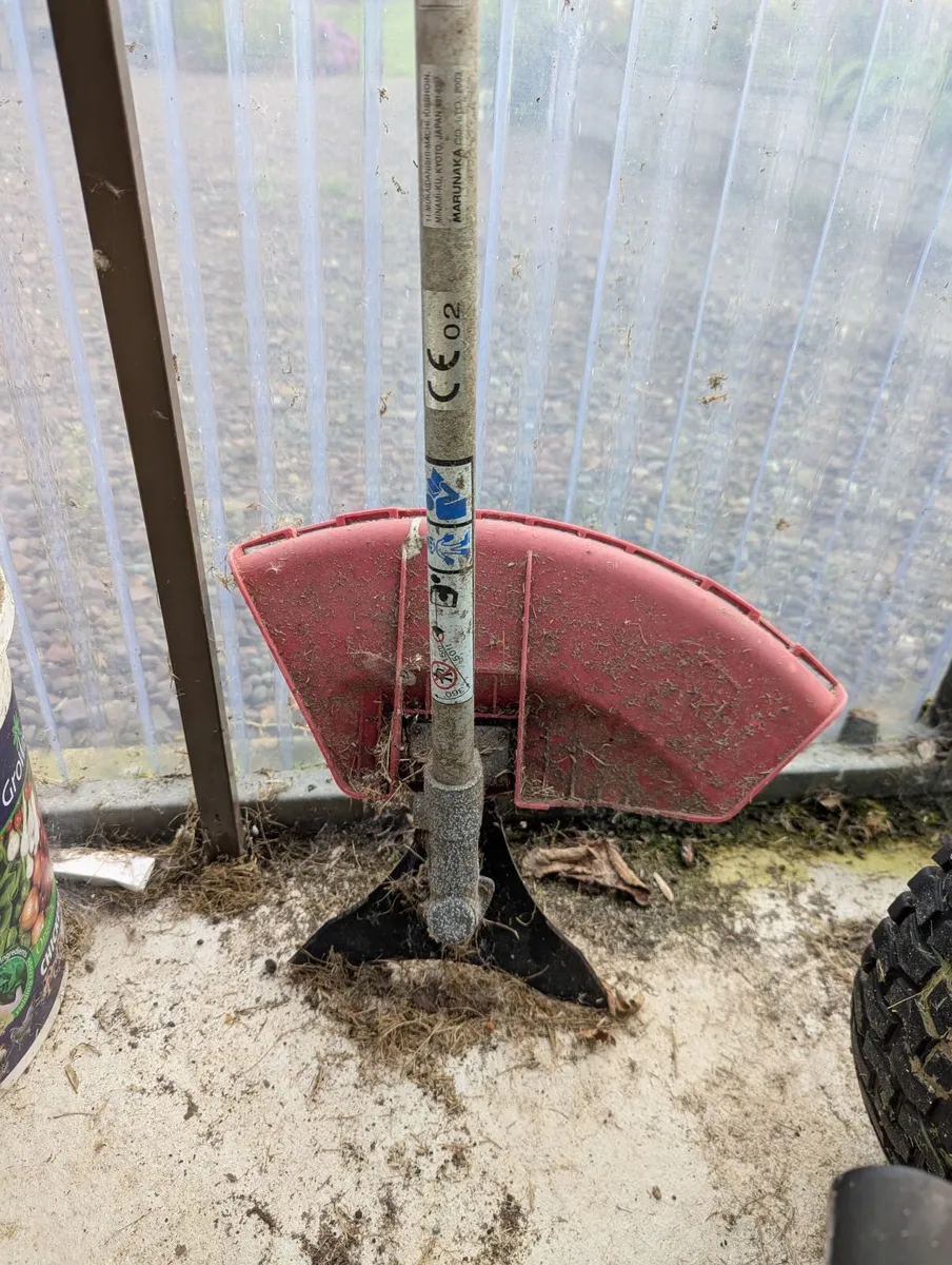 Marunaka V24 Petrol Brushcutter with Metal Blade - Image 3