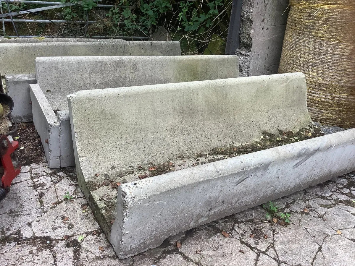 :j shape feed barrier - Image 1