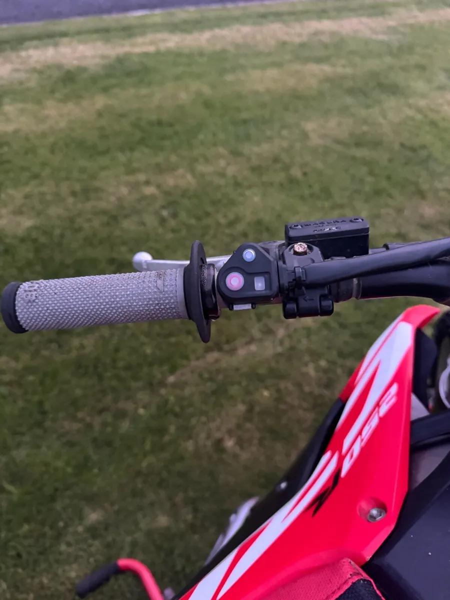 2018 Honda crf 250 - Image 4
