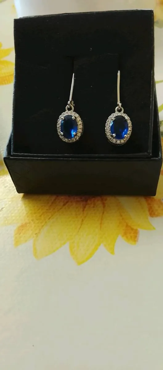 Silver Saphire/Diamond earrings ring - Image 1