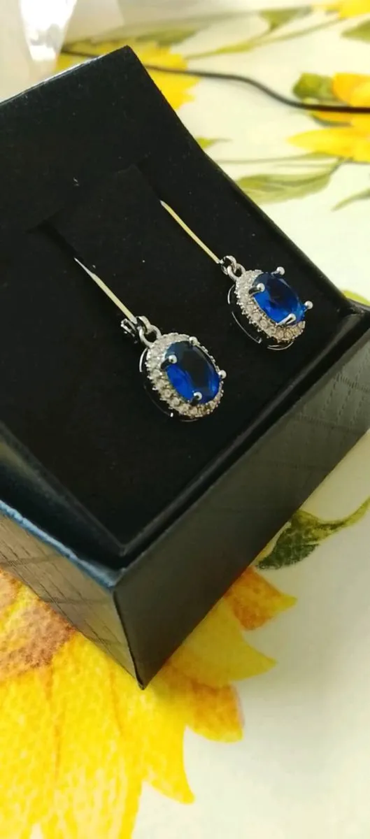 Silver Saphire/Diamond earrings ring - Image 2