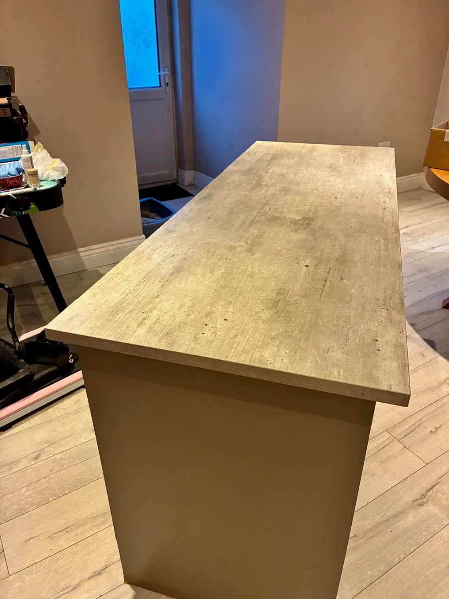 Kitchen island - Image 2