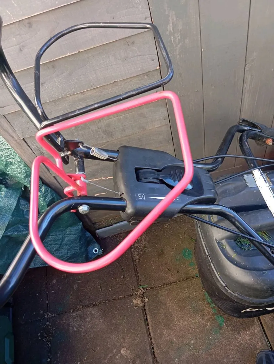 Pro-Lawn self-drive lawnmower - Image 3