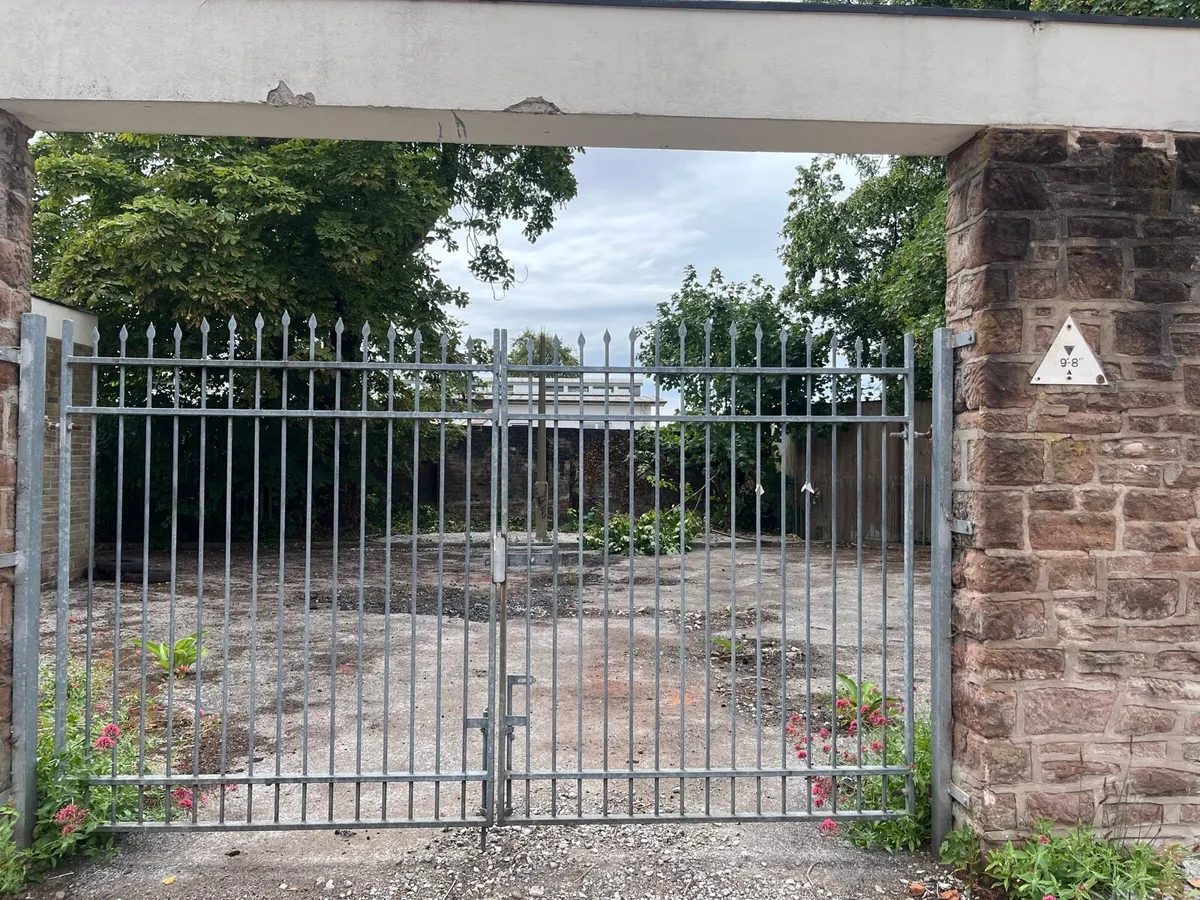 Steel gates (galvanised) - Image 3