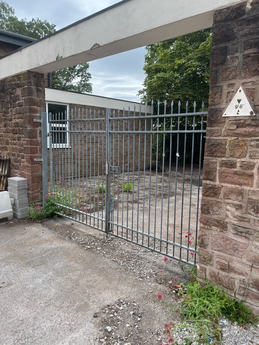 Steel gates (galvanised) - Image 2