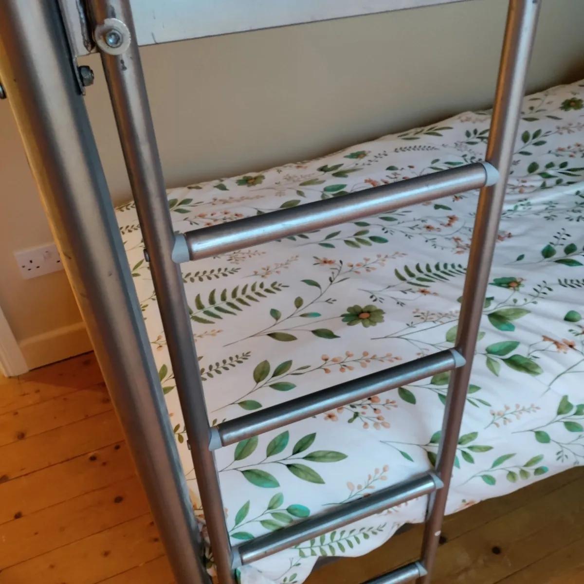 Bunk beds - Image 1