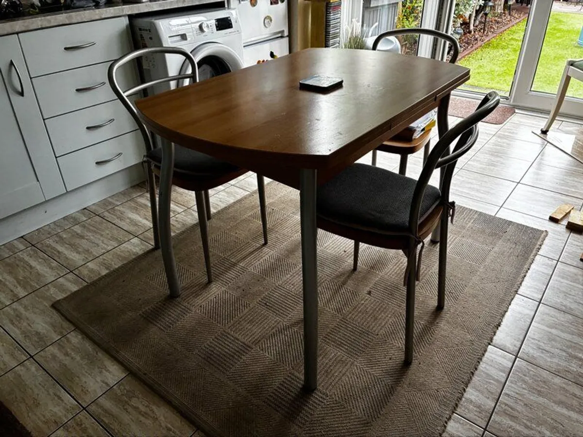 Kitchen table c/w 3 chairs :  tip-top condition - Image 2