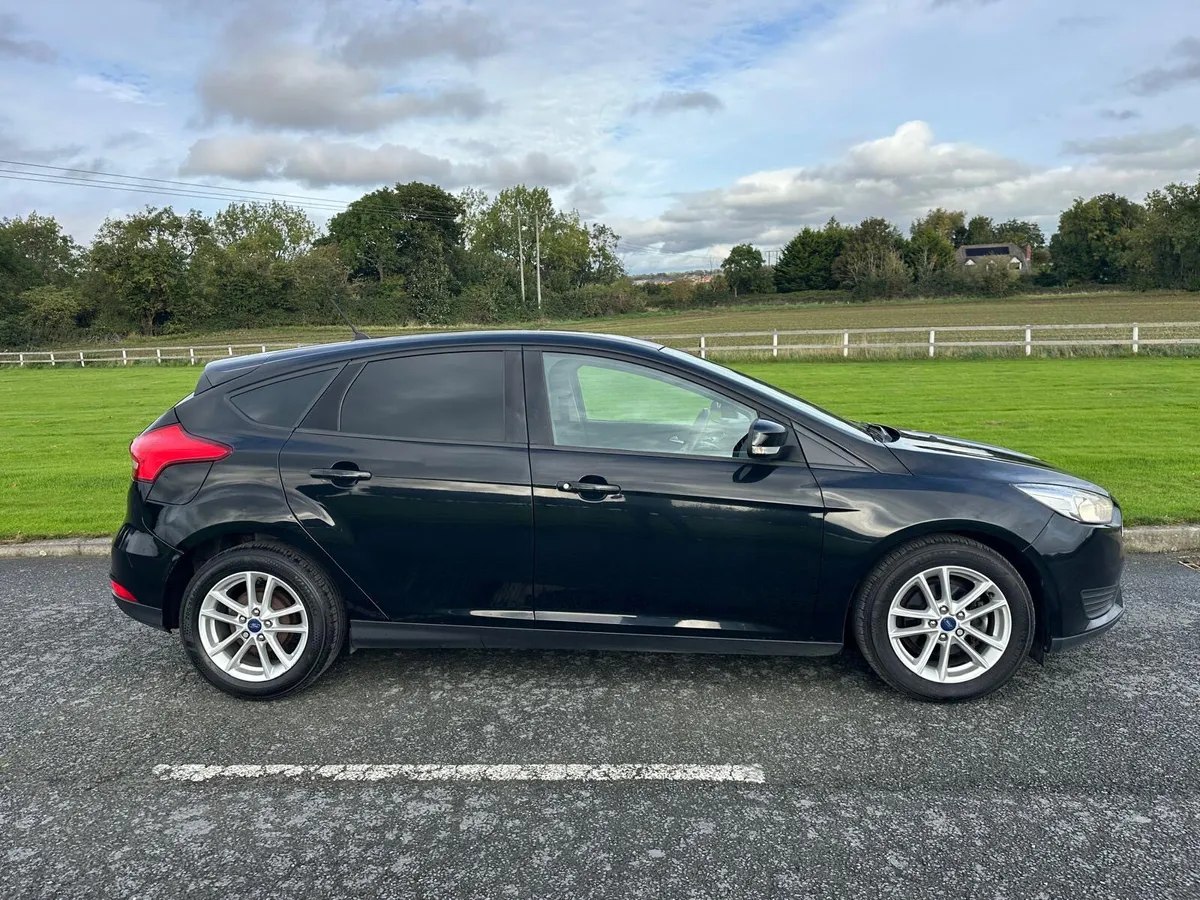 Ford Focus 2018 Cvrt 9/2027 - Image 2