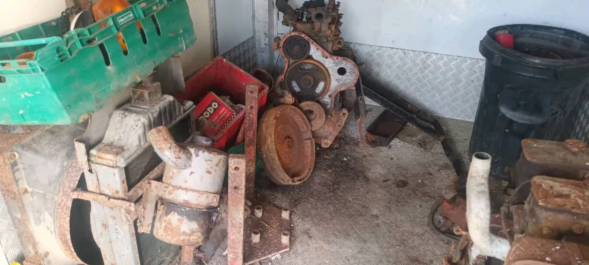 Massy Ferguson 135

For parts - Image 2