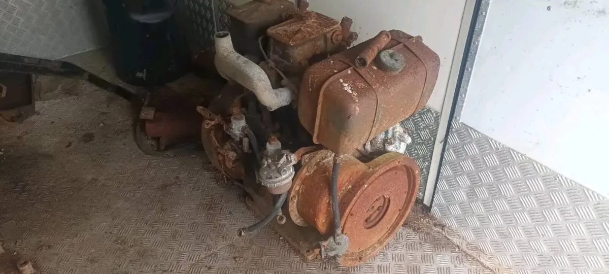 Massy Ferguson 135

For parts - Image 3