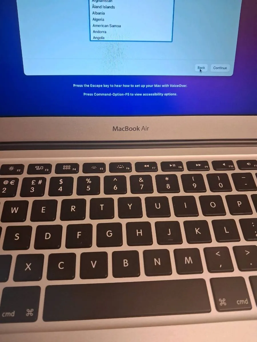 Macbook air - Image 4