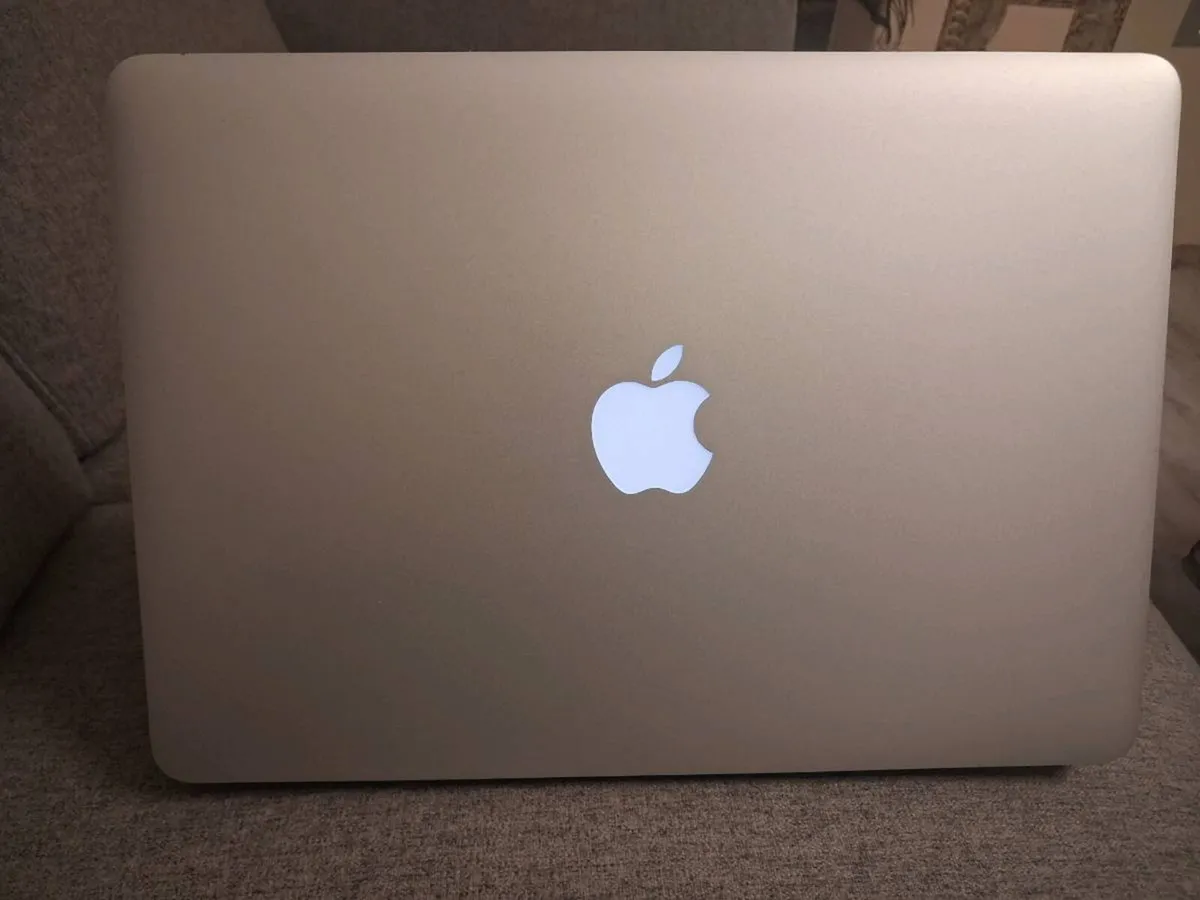 Macbook air - Image 1