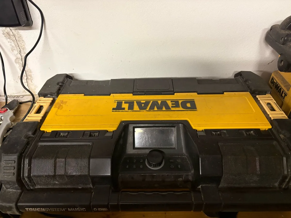 Dewalt Radio - Image 1