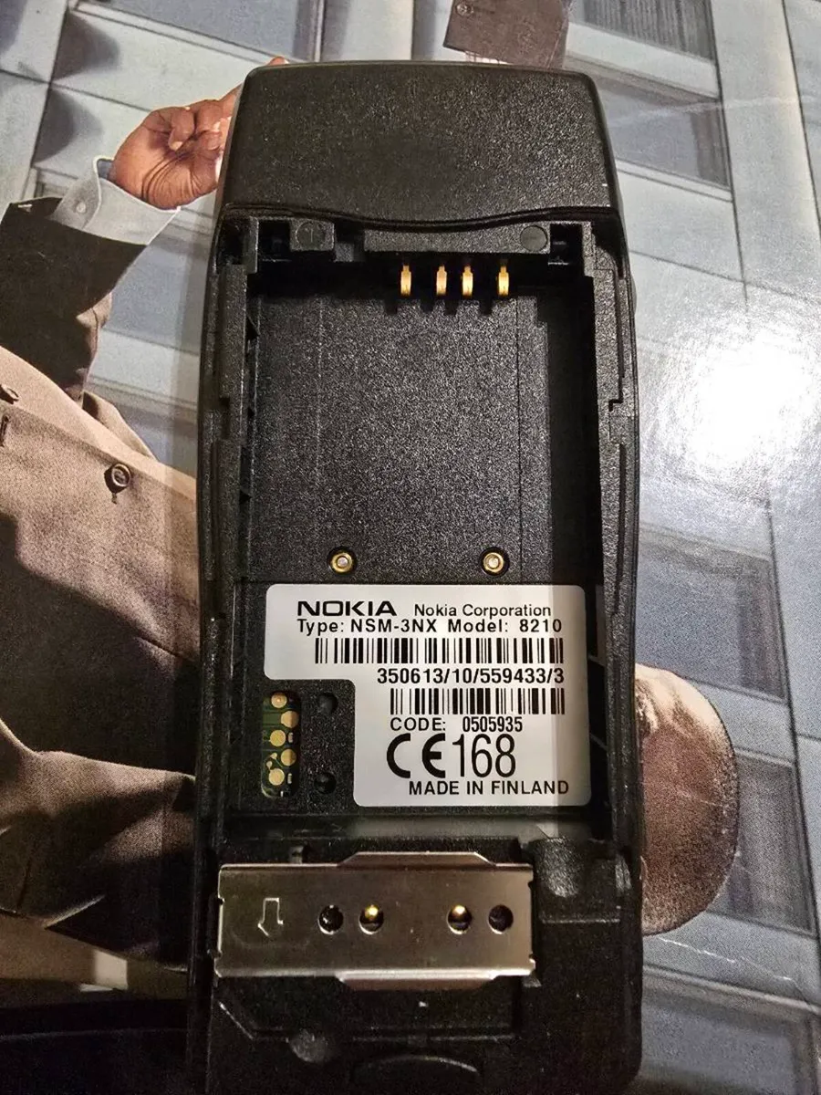 Nokia 8210 - Image 4