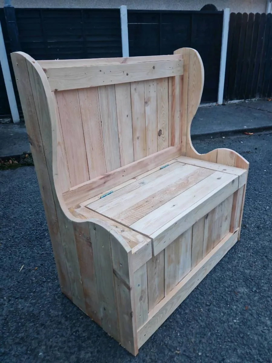 Banquet seating - Image 2