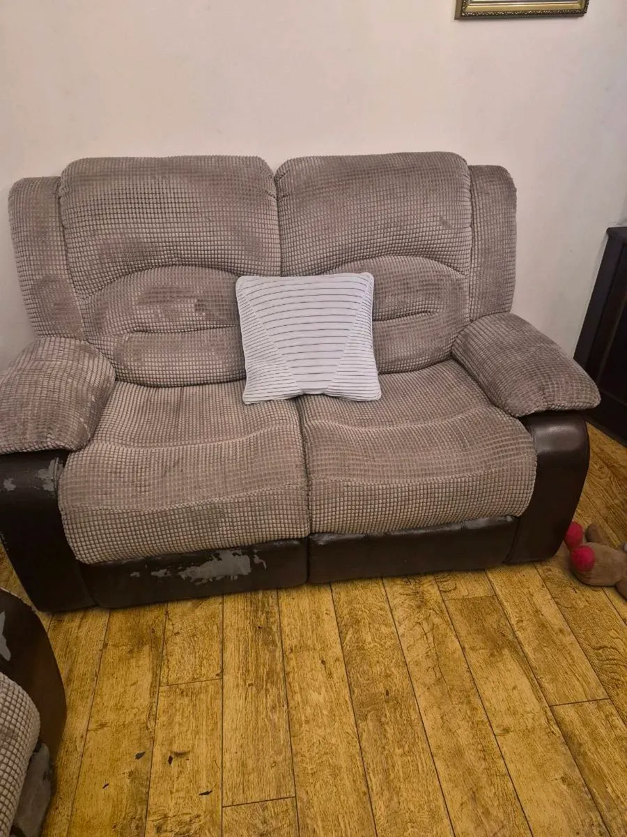 Couch 3 2 1 - Image 1