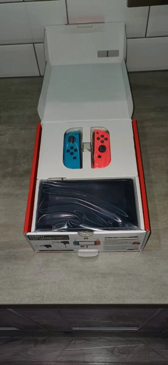 Switch 1 in box - Image 4
