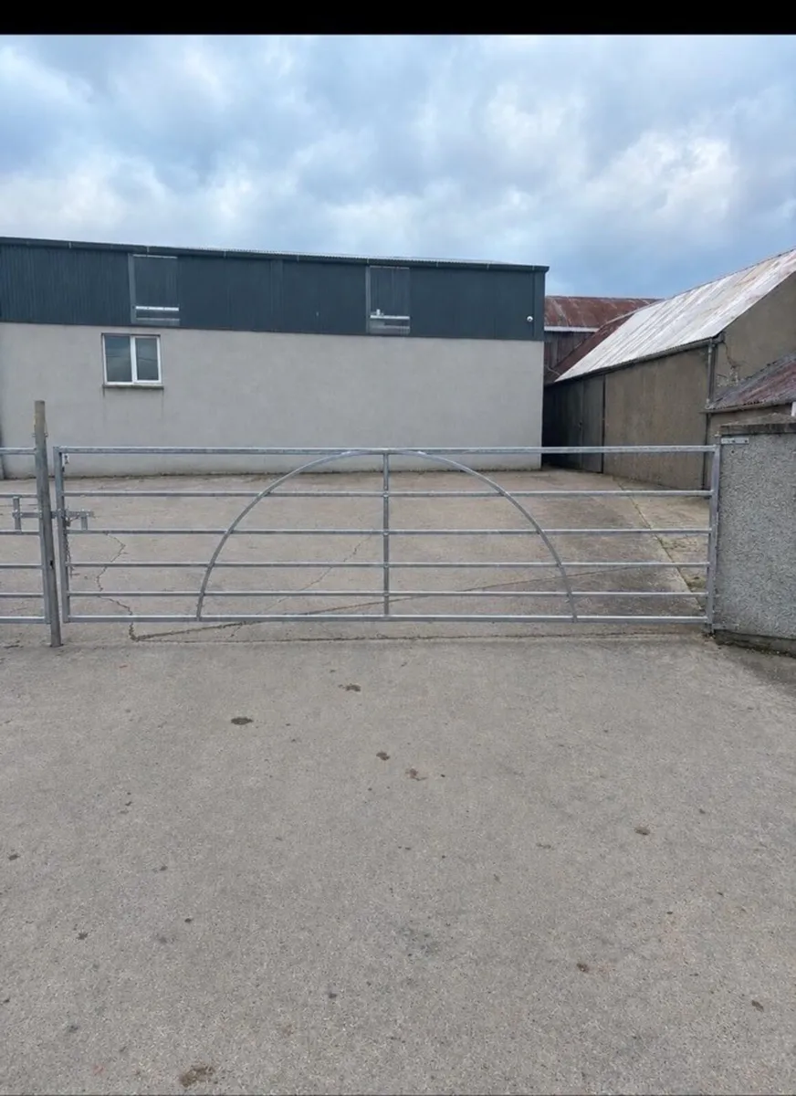 Country style gates