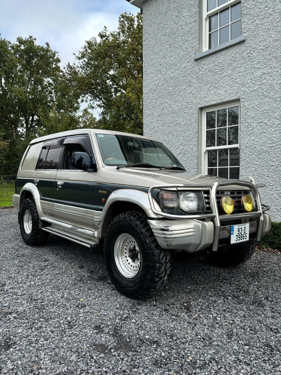 1993 Mitsubishi Pajero 2.5D Auto LWB Exceed - Image 1