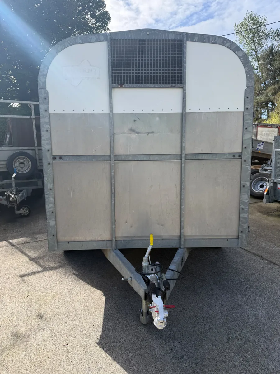 Nugent livestock trailer - Image 2