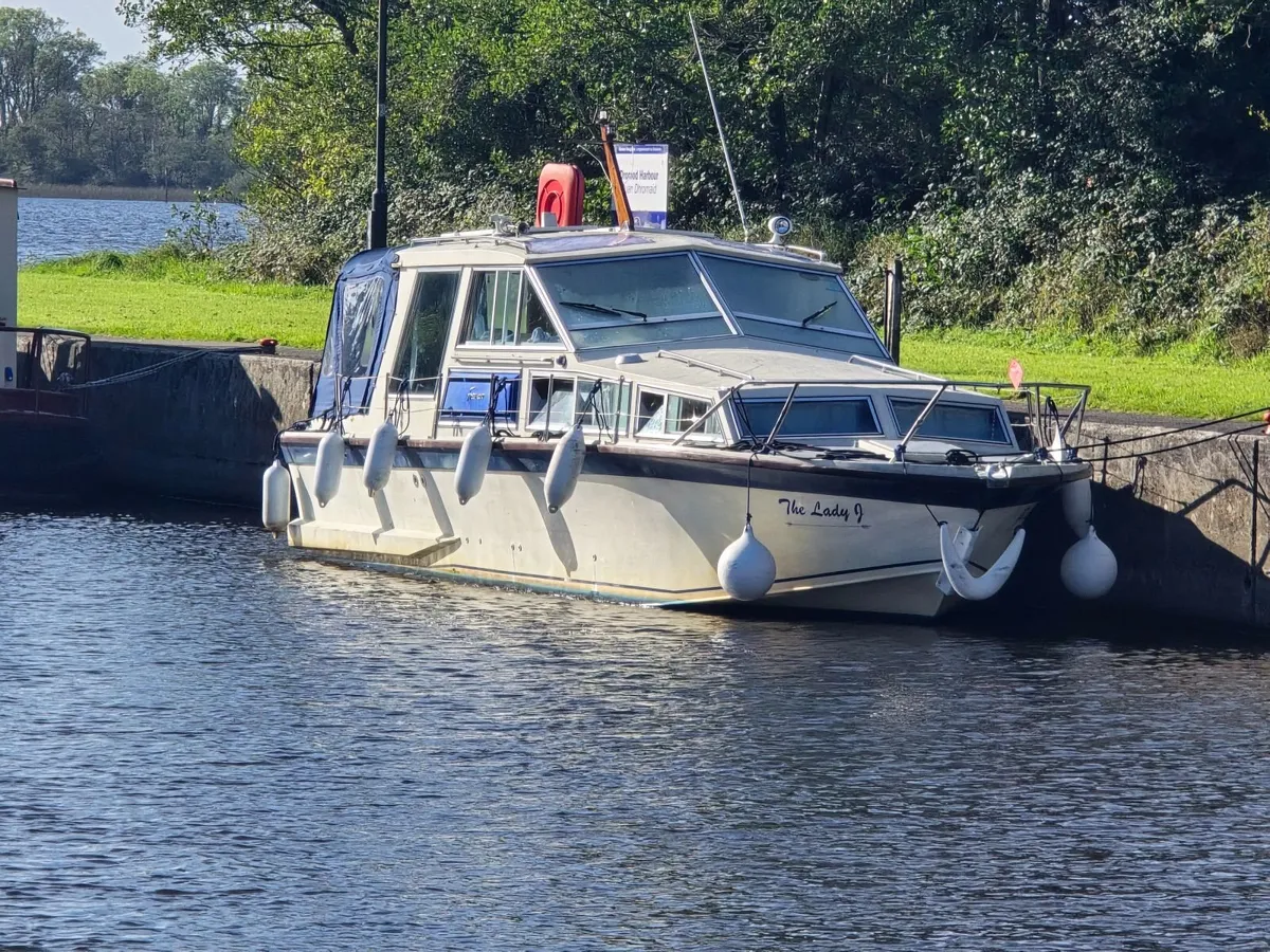 Freeman 33 Sedan – Excellent Condition - Image 4