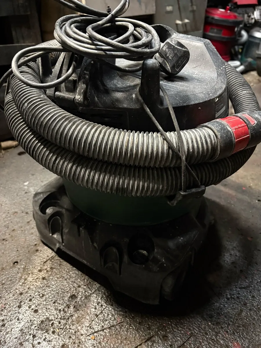 Bosch industrial Hoover perfect working order - Image 4