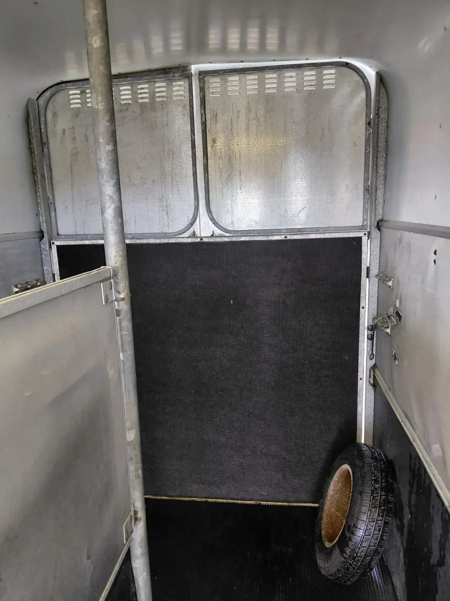 IW510 epona horse trailer - Image 2