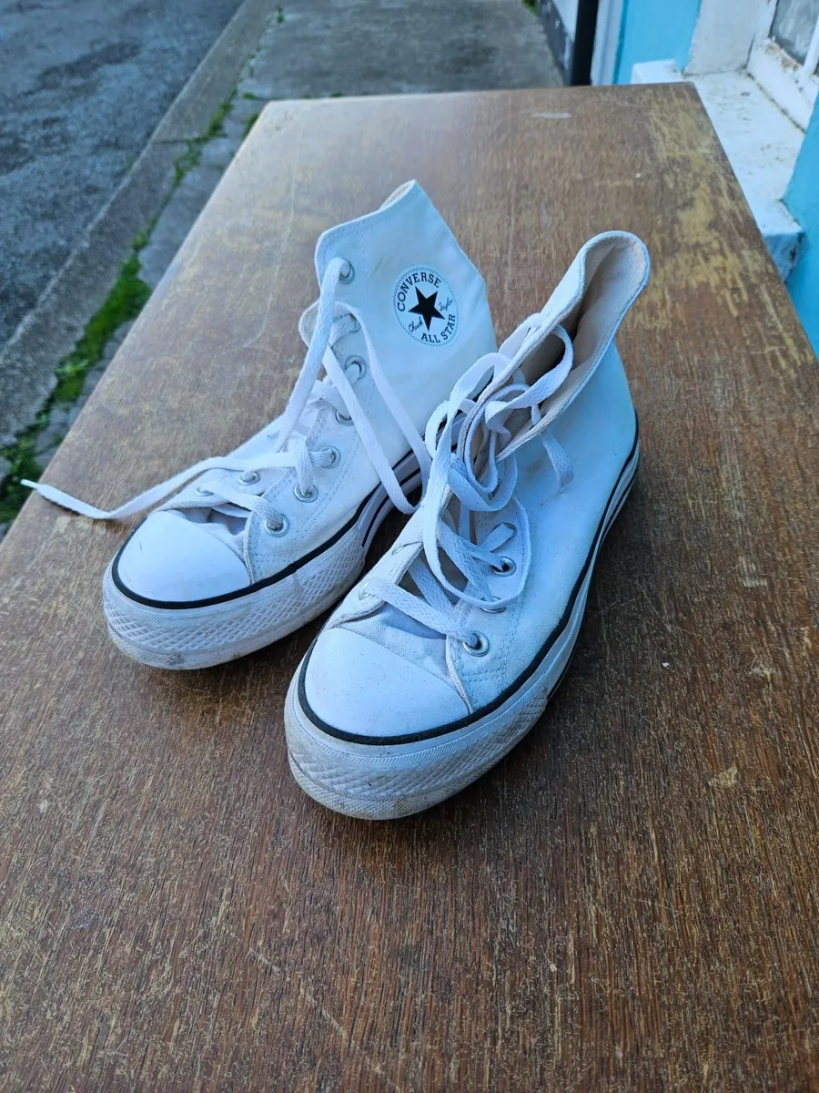Converse Trainers Size 7 - Image 1
