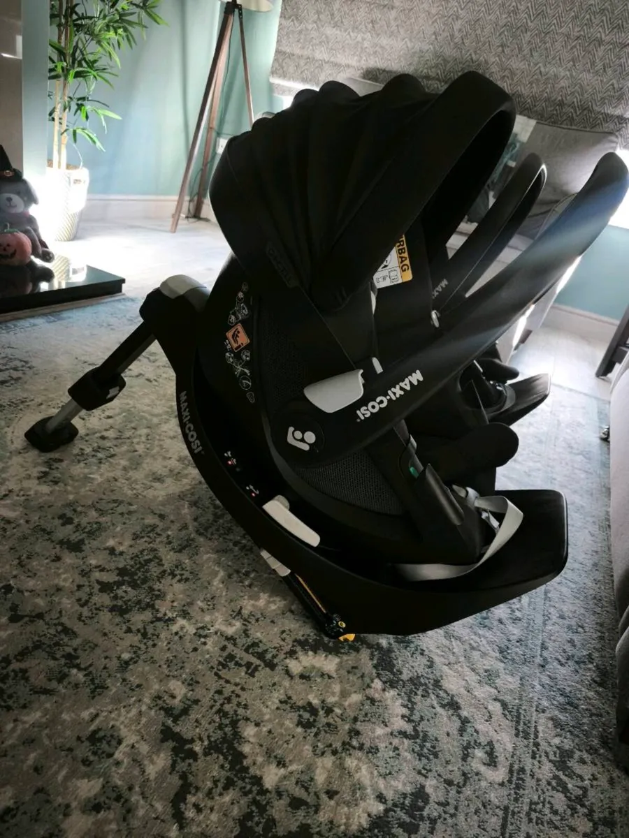Infant car seat - Image 1